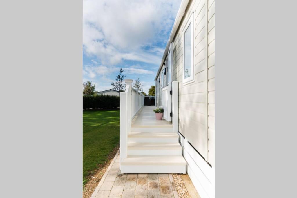 The Warren Vila South Cerney Exterior foto
